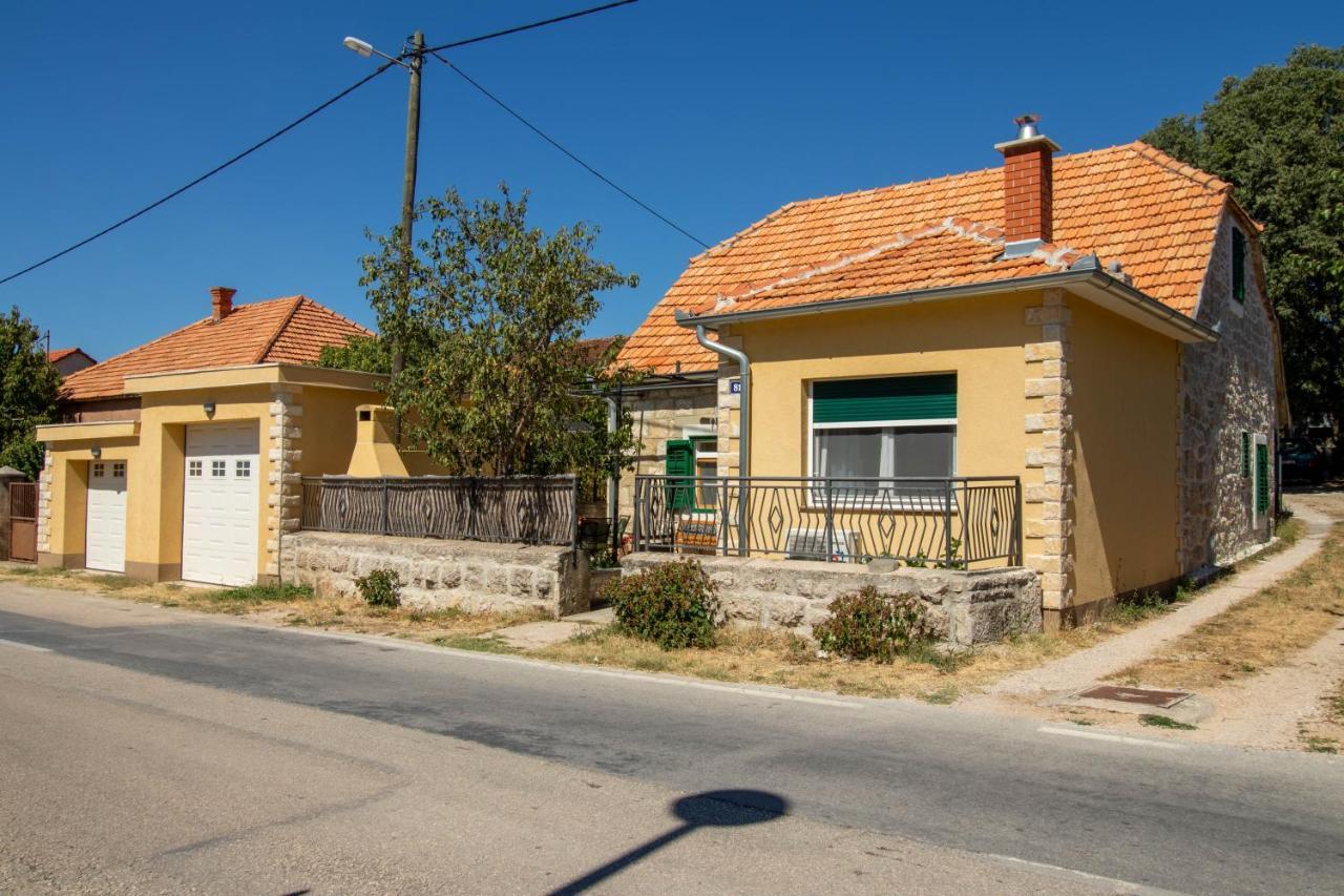 Apartman Ivan Drnis Exterior photo