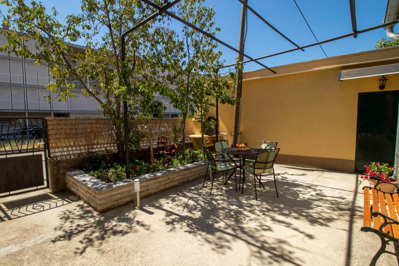 Apartman Ivan Drnis Exterior photo
